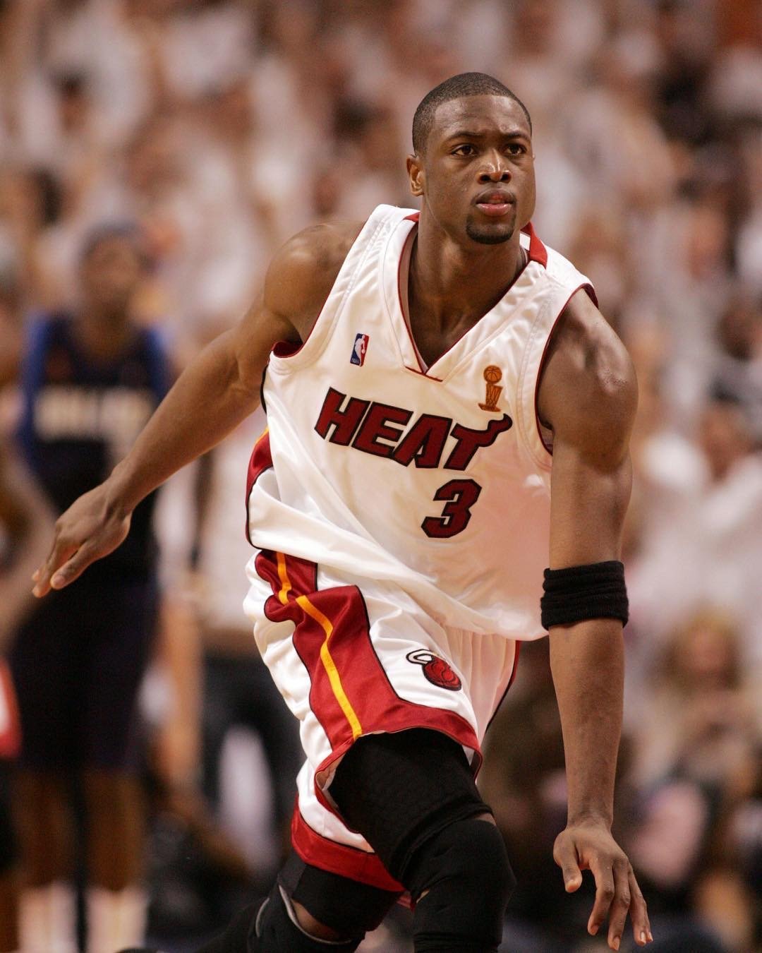 新鹏城官方：中超收官战主场vs成都票价全场60元，地点在肇庆（鹏城官宣：中超收官战主场对阵成都，全场统一票价60元，比赛地肇庆）