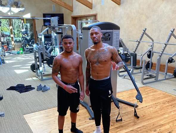 李凯尔社媒转发经纪公司声明：一切都未改变，我还在这里（李凯尔社媒转发经纪声明：一切如常，我依然在此）