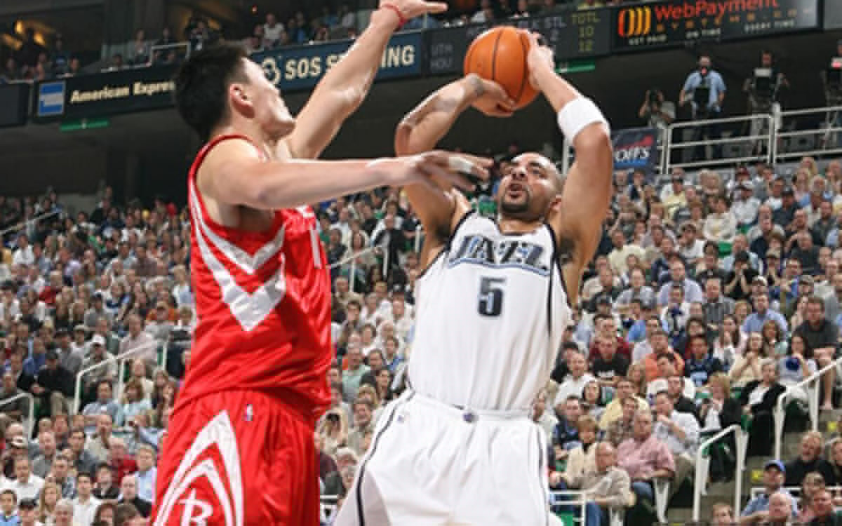 巴萨梅西进球助球队领先皇家社会（梅西破门，巴萨领先皇家社会）