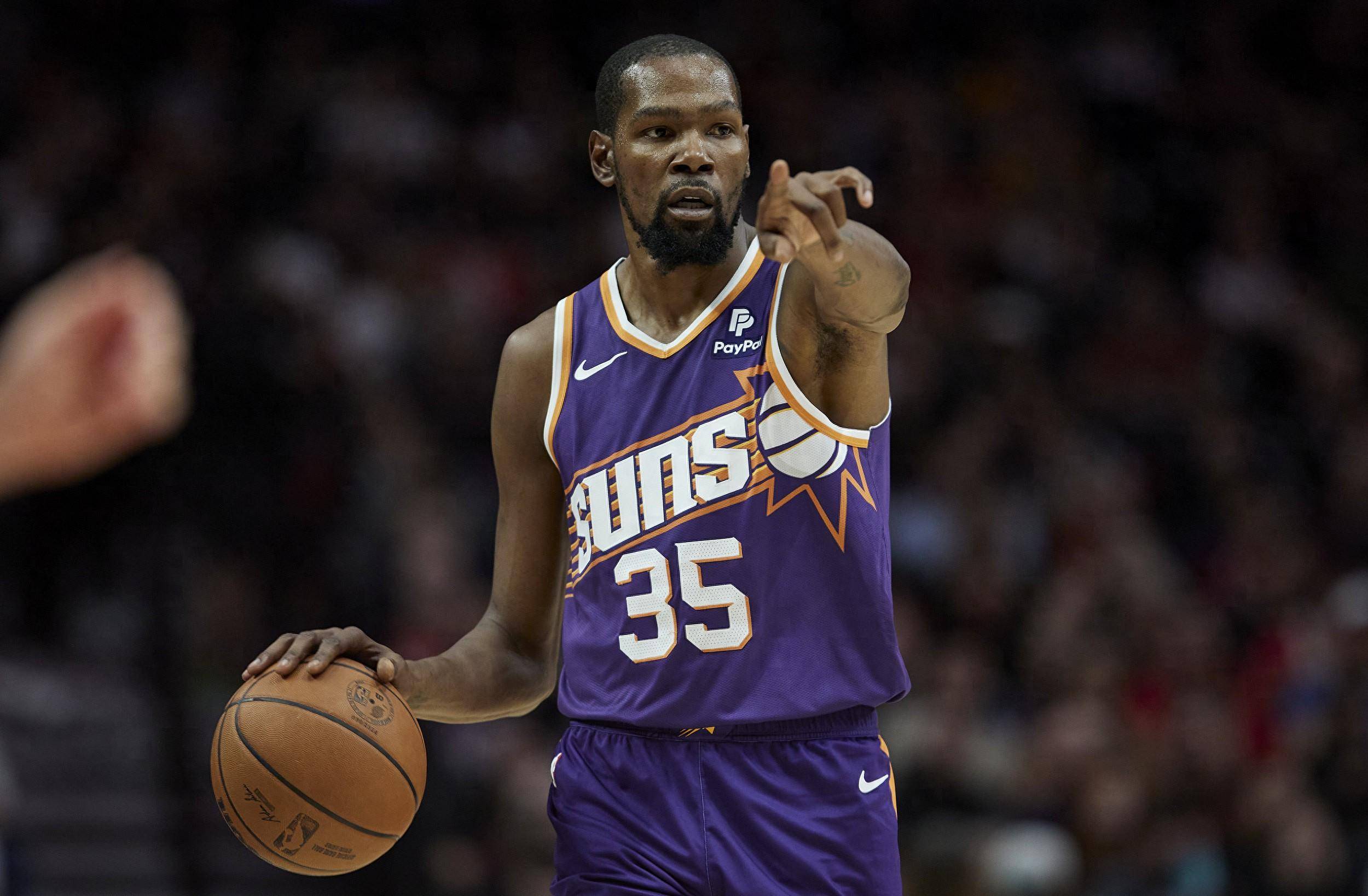 法尔克：凯恩与拜仁愿意续约至2028年，他愿意世界杯后再谈（法尔克：凯恩与拜仁倾向续约到2028，世界杯结束后再谈判）