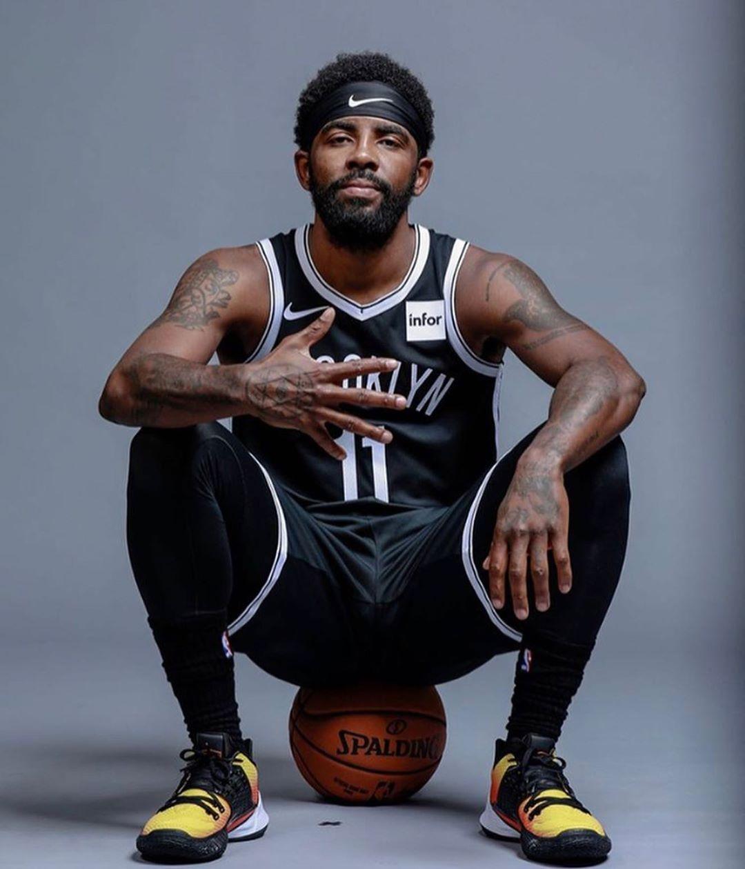 颁奖规则和典礼流程引争议，中足联将听各方意见后在明年调整（颁奖规则与典礼流程引发争议，中足联将广泛征求意见并于明年调整）