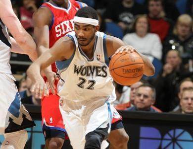 斯基拉：切尔西中场乌戈舒库加盟伯恩利的转会费为2300万镑（斯基拉称：乌戈舒库以2300万镑从切尔西转投伯恩利）