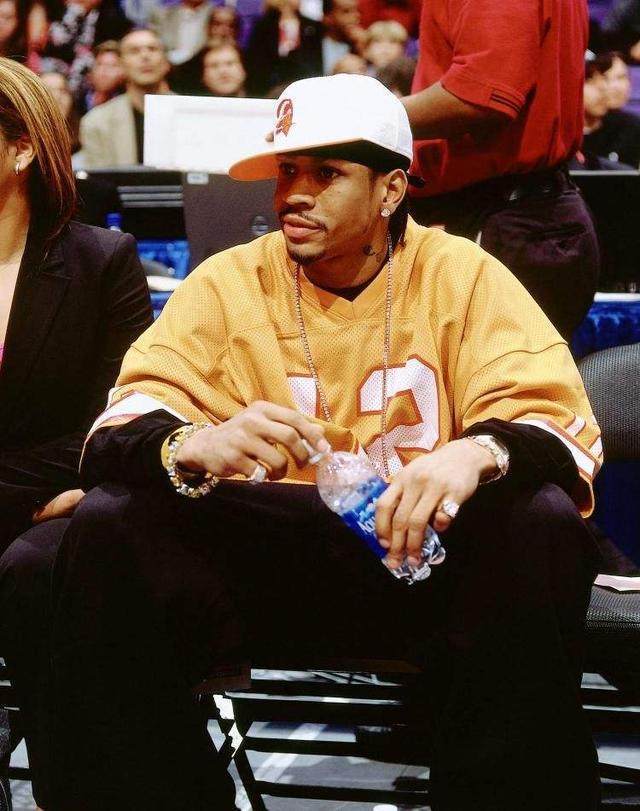 足坛一些球员会不会是有其他副业……？（一些足坛球员是否身兼副业？）