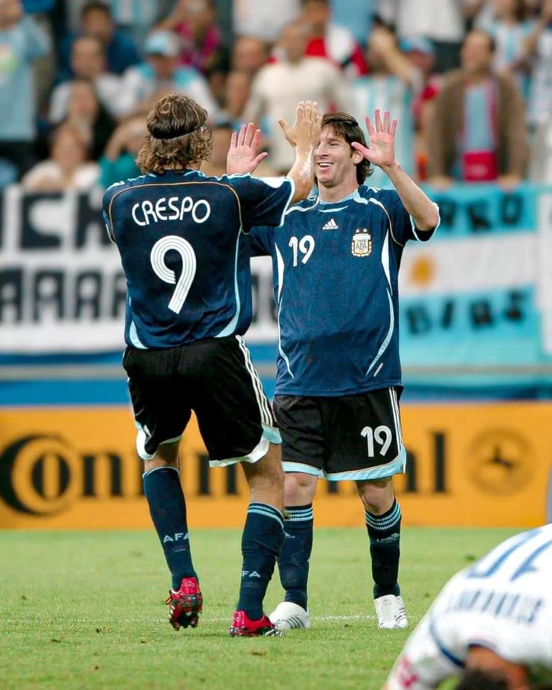 曹法尔：我为西汉姆踢球5年，却只换来了30秒的不续约通知（曹法尔：效力西汉姆五年，最终仅用30秒被通知不续约）