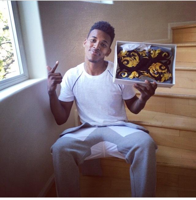 记者：迈尼昂不打算与米兰续约，切尔西已经开始与球员接触（记者：迈尼昂无意与米兰续约，切尔西已与球员接洽）