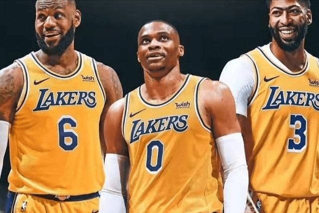 麦肯尼：教练的战术调整很有帮助；坎比亚索送出精彩的助攻（麦肯尼称教练战术调整受益匪浅，坎比亚索奉献绝妙助攻）