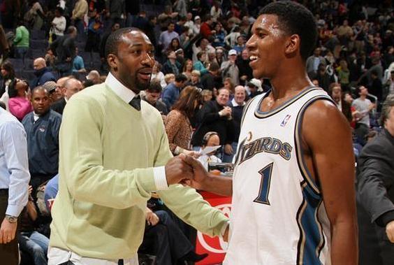 终于！维拉发布海报庆祝赛季首胜，此前六场未尝一胜（维拉发布海报庆祝赛季首胜，终结六场不胜）