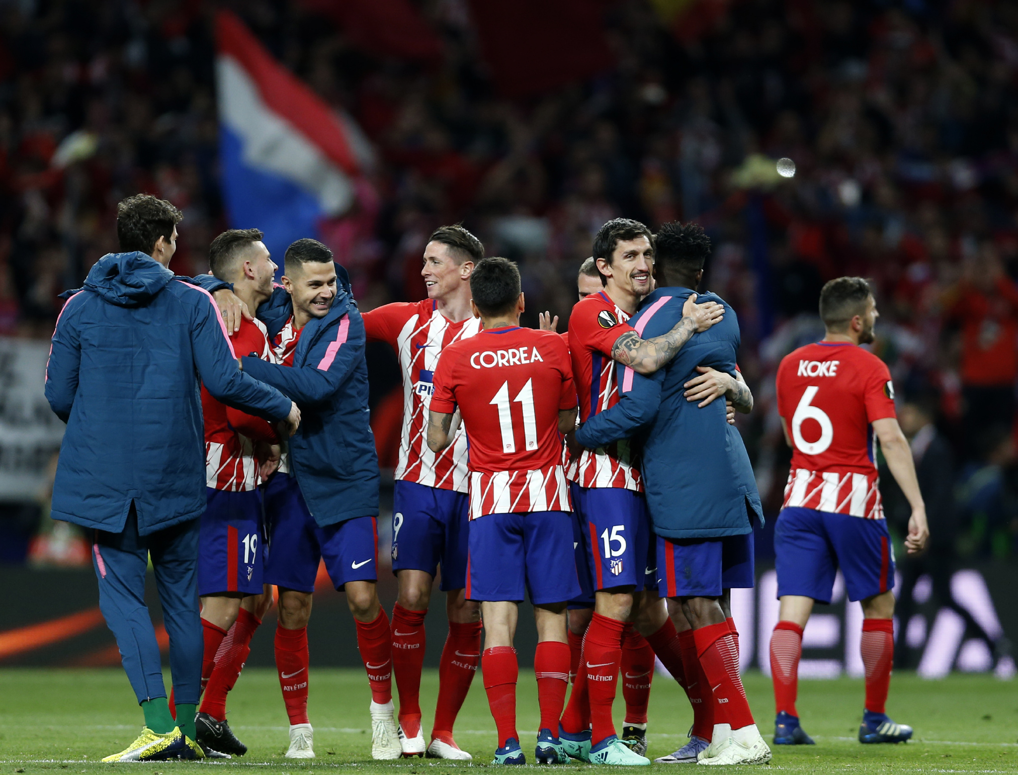 美记：谢泼德近期表现可能会让火箭在截止日前不再引进其他控卫（美记：谢泼德近来发挥或促使火箭在交易截止前停止引进控卫）